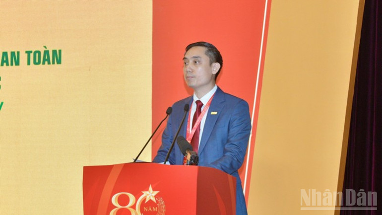 Lãnh đạo Tổng công ty GTEL phát biểu tại diễn đàn. (Ảnh: THANH GIANG) ndo_br_aa5-5623.jpg