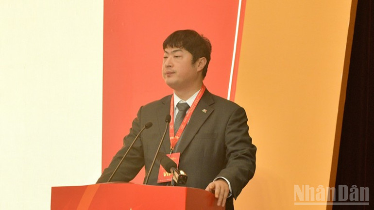 Đại diện doanh nghiệp Hàn Quốc phát biểu tại diễn đàn. (Ảnh: THANH GIANG) ndo_br_aa4-2644.jpg