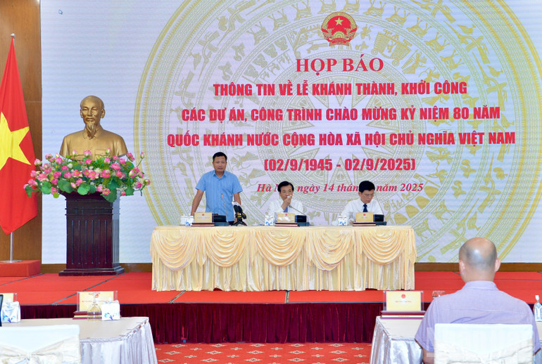Lãnh đạo Đài Truyền hình Việt Nam (VTV) trả lời câu hỏi của các nhà báo liên quan Lễ khánh thành, khởi công các công trình, dự án. (Ảnh: THANH GIANG) ndo_br_abc5.jpg