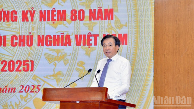Bộ trưởng, Chủ nhiệm Văn phòng Chính phủ Trần Văn Sơn chủ trì buổi họp báo. (Ảnh: THANH GIANG) ndo_br_abc2-9820.jpg