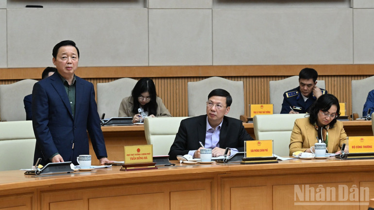 Phó. Thủ tướng Chính phủ Trần Hồng Hà phát biểu ý kiến tại phiên họp. (Ảnh: Trần Hải)