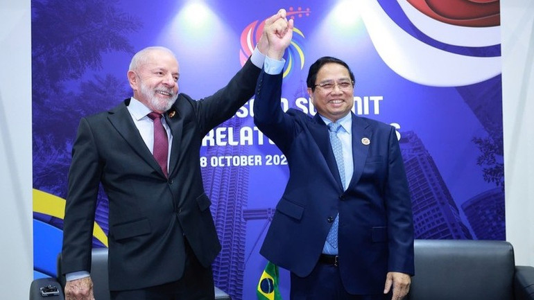 Thủ tướng Phạm Minh Chính gặp Tổng thống Brasil Lula da Silva. (Ảnh: VGP/Nhật Bắc) brazil-1830.jpg