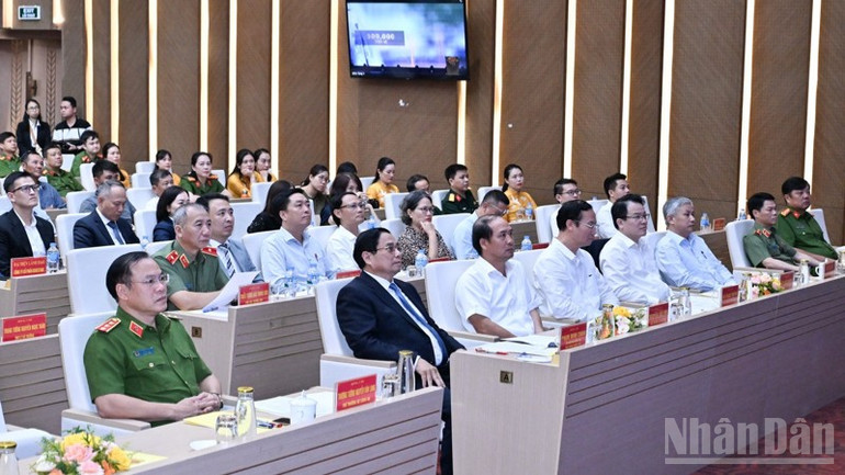 Thủ tướng Phạm Minh Chính, các đồng chí lãnh đạo và đại biểu tham dự hội nghị. (Ảnh: TRẦN HẢI) ndo_br_a4-1474.jpg