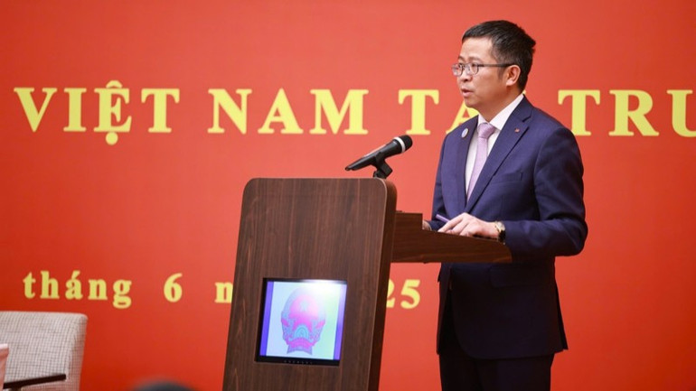 Đại sứ Việt Nam tại Trung Quốc Phạm Thanh Bình phát biểu tại buổi gặp gỡ. (Ảnh: Nhật Bắc/VGP) b6-3338.jpg