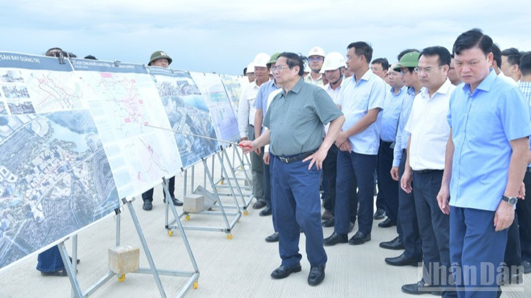 Thủ tướng Phạm Minh Chính cho ý kiến chỉ đạo về dự án (Ảnh: Thanh Giang). ndo_br_b2-8098-2916.jpg