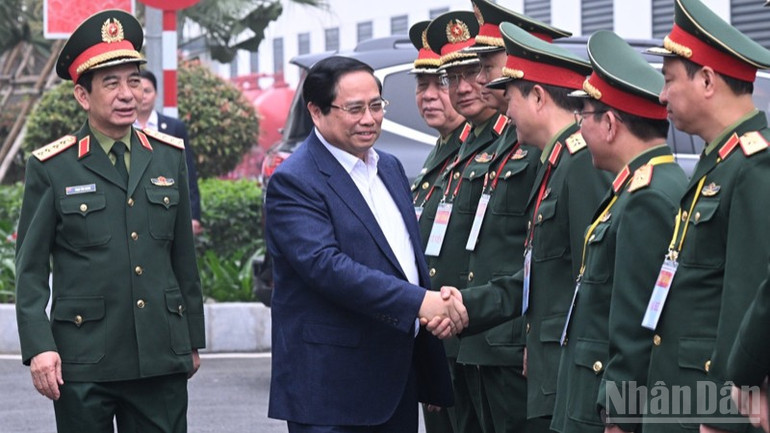 Thủ tướng Phạm Minh Chính với các tướng lĩnh cấp cao Bộ Quốc phòng. (Ảnh: Trần Hải)
