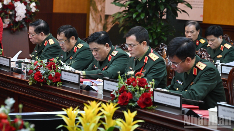Các tướng lĩnh, lãnh đạo Bộ Quốc phòng, Tập đoàn Viettel tham dự cuộc làm việc. (Ảnh: Trần Hải)