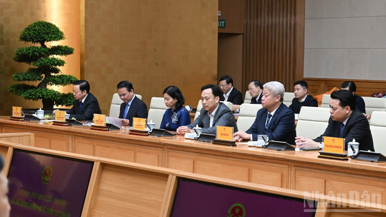 Các đại biểu tham dự buổi lễ. (Ảnh: TRẦN HẢI)