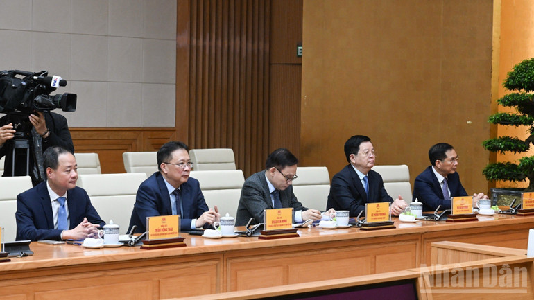 Các thành viên Chính phủ tham dự buổi lễ. (Ảnh: TRẦN HẢI)