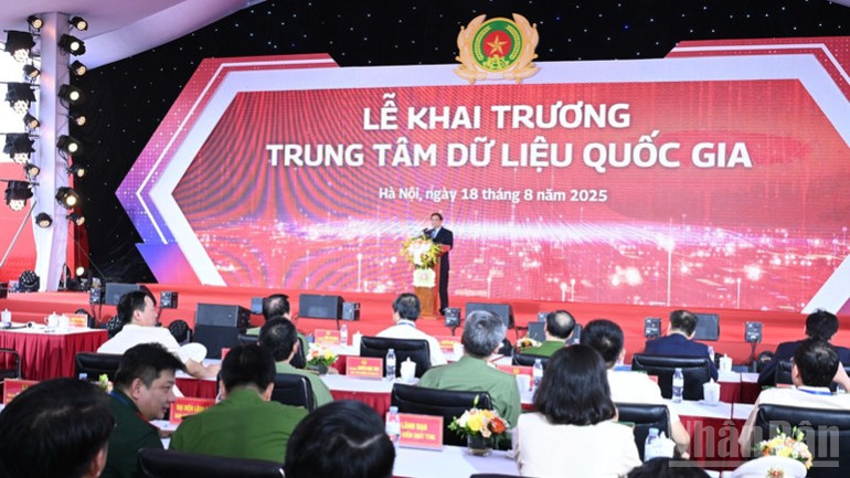 Quang cảnh buổi lễ. (Ảnh: TRẦN HẢI) ndo_br_d9-6706.jpg