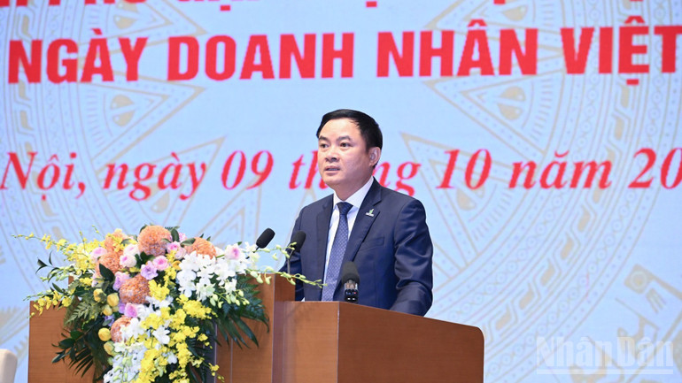 Генеральний директор Petrovietnam Ле Нгок Сон виступає на конференції. (Фото: TRAN HAI) ndo_br_b9-6640.jpg