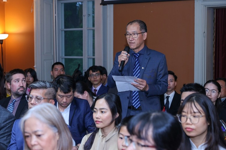 Ông Đỗ Quang Minh, Chủ tịch Hội Chuyên gia khoa học công nghệ Việt Nam tại Thụy Điển mong muốn tăng cường kết nối với các hội chuyên gia trong nước để giao lưu, chia sẻ kinh nghiệm và hỗ trợ chuyển giao công nghệ tiên tiến từ Thụy Điển về Việt Nam, góp phần phát triển đất nước. (Ảnh: VGP/Nhật Bắc) bc4.jpg