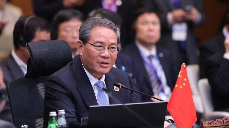 Thủ tướng Trung Quốc Lý Cường phát biểu tại Hội nghị Cấp cao ASEAN+3 lần thứ 28. (Ảnh: VGP/Nhật Bắc) d5-3706.jpg