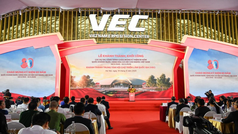 Quang cảnh buổi lễ. (Ảnh: TRẦN HẢI) a11-8005.jpg