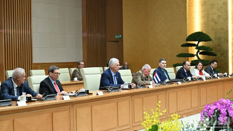 Bí thư Thứ nhất Trung ương Đảng Cộng sản, Chủ tịch nước Cuba Miguel Diaz Canel và lãnh đạo các bộ, ngành Cuba tham dự cuộc hội kiến. (Ảnh: TRẦN HẢI) ndo_br_c7-3831.jpg