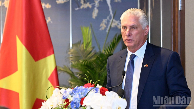 Bí thư thứ Nhất Ban Chấp hành Trung ương Đảng Cộng sản Cuba, Chủ tịch nước Cộng hòa Cuba Miguel Diaz-Canel Bermudez phát biểu ý kiến. (Ảnh: TRẦN HẢI) ndo_br_ac4-8168.jpg