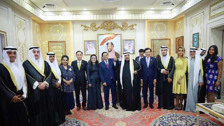 شیخ ناصر المحمد الجابر الصباح، نخست وزیر سابق، تأکید کرد که همواره به همراهی و ارتقای روابط ویتنام و کویت، به نفع مردم دو کشور و برای صلح، همکاری و توسعه منطقه، ادامه خواهد داد. (عکس: VGP/Nhat Bac) a2-8107-3245.jpg