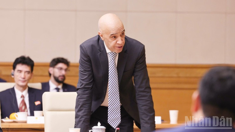 Đại sứ Maroc tại Việt Nam Jamale Chouaibi, Phó Trưởng Đoàn Ngoại giao tại Hà Nội phát biểu ý kiến. (Ảnh: Trần Hải) ndo_br_b8-1109.jpg