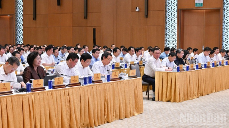 Các đồng chí lãnh đạo, đại biểu tham dự hội nghị. (Ảnh: TRẦN HẢI) ndo_br_a4-1346.jpg