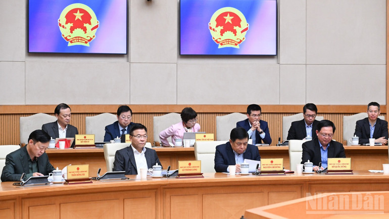 C&aacute;c Ph&oacute; Thủ tướng Ch&iacute;nh phủ, l&atilde;nh đạo c&aacute;c cơ quan trực thuộc Ch&iacute;nh phủ, c&aacute;c đại biểu tham dự cuộc họp. (Ảnh: Trần Hải)