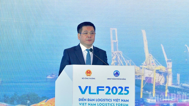 Bộ trưởng Công thương Nguyễn Hồng Diên phát biểu ý kiến tại Diễn đàn Logistics Việt Nam. (Ảnh: THANH GIANG)