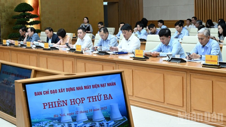 Đại diện lãnh đạo các bộ, ngành, cơ quan, đơn vị tham dự phiên họp. (Ảnh: TRẦN HẢI) ndo_br_b4-3926.jpg