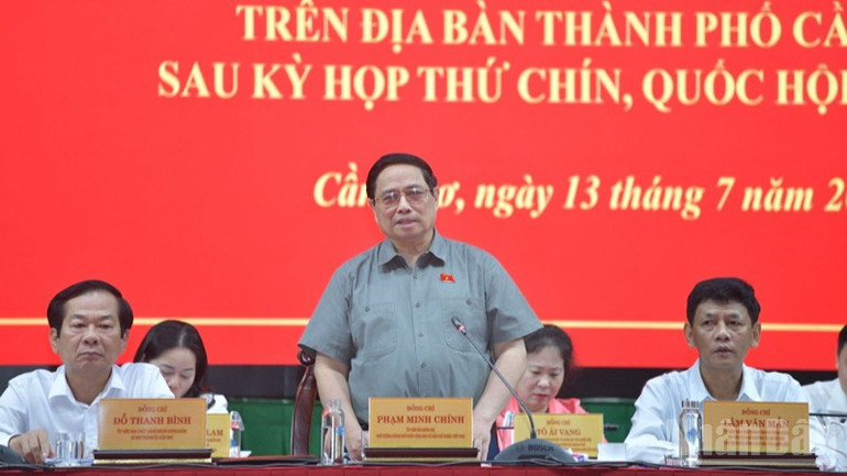 Thủ tướng Phạm Minh Chính phát biểu trả lời câu hỏi của cử tri thành phố Cần Thơ. (Ảnh: Thanh Giang) ndo_br_b2-2423.jpg