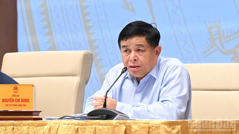O vice-primeiro-ministro Nguyen Chi Dung discursa na quarta reunião do Comitê Diretor. (Foto: TRAN HAI) ndo_br_c8-7393.jpg
