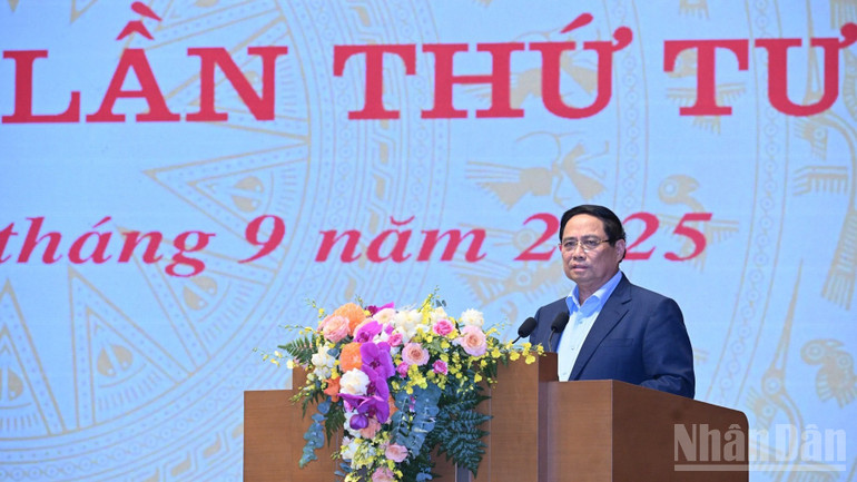 O primeiro-ministro Pham Minh Chinh discursa na quarta reunião do Comitê Diretor. (Foto: TRAN HAI) ndo_br_c7-5782.jpg