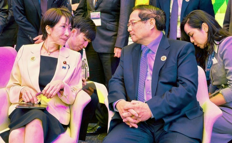 Thủ tướng Phạm Minh Chính gặp tân Thủ tướng Nhật Bản Takaichi Sanae. (Ảnh: VGP) nhat-1.jpg