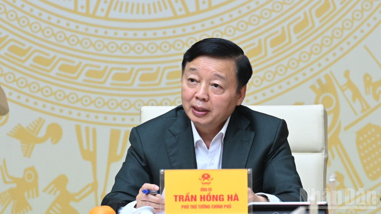 Phó Thủ tướng Trần Hồng Hà phát biểu ý kiến tại phiên họp. (Ảnh: TRẦN HẢI)