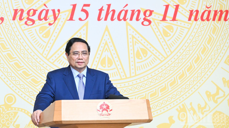 Premiärminister Pham Minh Chinh talar vid mötet. (Foto: TRAN HAI) ndo_br_b9-3715.jpg