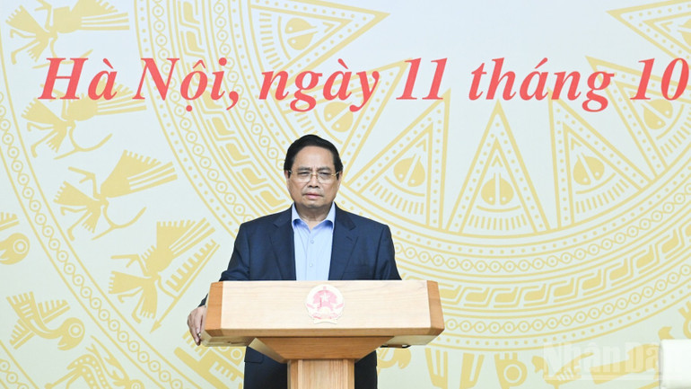Premiärminister Pham Minh Chinh talar vid mötet. ndo_br_c6-6230.jpg
