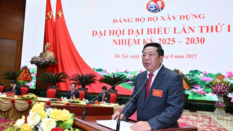 Bộ trưởng Xây dựng Trần Hồng Minh phát biểu ý kiến khai mạc Đại hội đại biểu Đảng bộ Bộ Xây dựng lần thứ I, nhiệm kỳ 2025-2030. (Ảnh: TRẦN HẢI) ndo_br_a4-6724.jpg