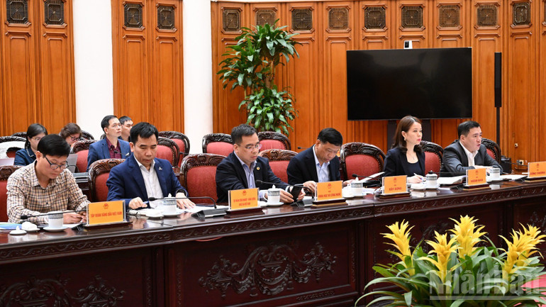 Lãnh đạo các bộ, ngành tham dự cuộc họp. (Ảnh: TRẦN HẢI)