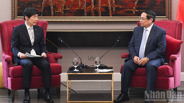 Thủ tướng Chính phủ Phạm Minh Chính tiếp ông Yamamoto Ichita, Thống đốc tỉnh Gunma, Nhật Bản. (Ảnh: TRẦN HẢI)