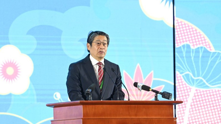 ভিয়েতনামে নিযুক্ত জাপানি রাষ্ট্রদূত ইতো নাওকি ফোরামের প্রতি জাপানি প্রধানমন্ত্রীর অভিনন্দন বার্তা পাঠ করেন। (ছবি: ট্রান হাই) ndo_br_b5-11.jpg