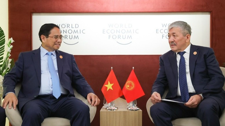 Thủ tướng Phạm Minh Chính và Thủ tướng Kyrgyzstan Adylbek Kasimalyev. (Ảnh: VGP/Nhật Bắc) anh4-3349.jpg