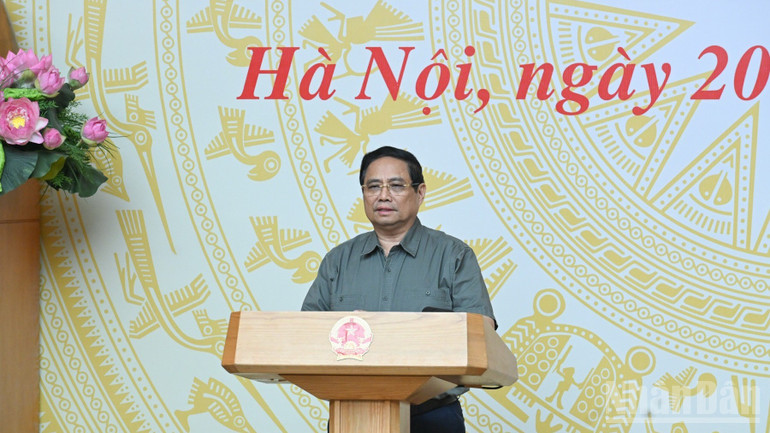 ファム・ミン・チン首相が会議で演説する。(写真:トラン・ハイ) Thủ tướng Phạm Minh Chính phát biểu ý kiến tại phiên họp. (Ảnh: Trần Hải)