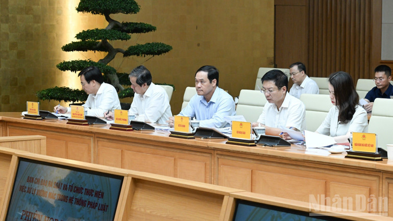 会議に出席した代表者たち。(写真:トラン・ハイ) Các đại biểu tham dự phiên họp. (Ảnh: Trần Hải)
