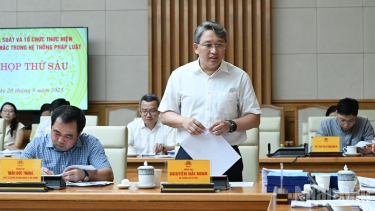 グエン・ハイ・ニン法務大臣が会議で演説した。(写真:トラン・ハイ) Bộ trưởng Tư pháp Nguyễn Hải Ninh phát biểu ý kiến tại phiên họp. (Ảnh: Trần Hải)