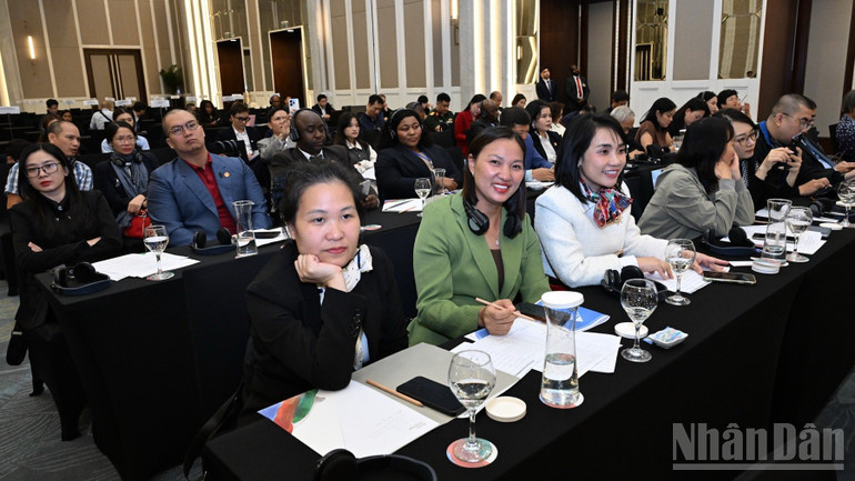 Các đại biểu tham dự diễn đàn. (Ảnh: Trần Hải) ndo_br_b6-7376.jpg