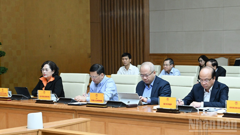Đại diện lãnh đạo các bộ, ngành tham dự cuộc làm việc. (Ảnh: TRẦN HẢI) ndo_br_b3-1579.jpg