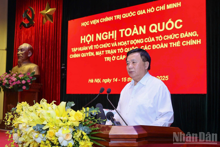 Đồng chí Nguyễn Xuân Thắng, Ủy viên Bộ Chính trị, Giám đốc Học viện Chính trị quốc gia Hồ Chí Minh, Chủ tịch Hội đồng Lý luận Trung ương phát biểu ý kiến tại Hội nghị. (Ảnh: TRẦN HẢI) ndo_br_b4.jpg