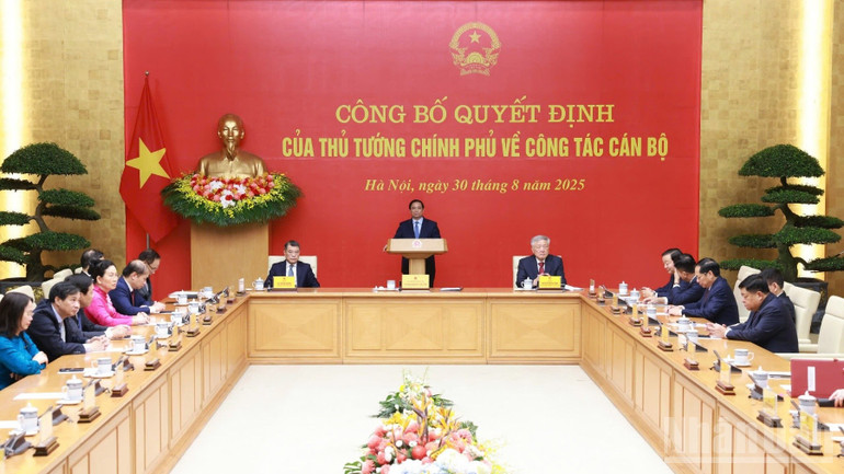Quang cảnh buổi lễ Công bố quyết định. (Ảnh: Trần Hải) ndo_br_c5-6224.jpg