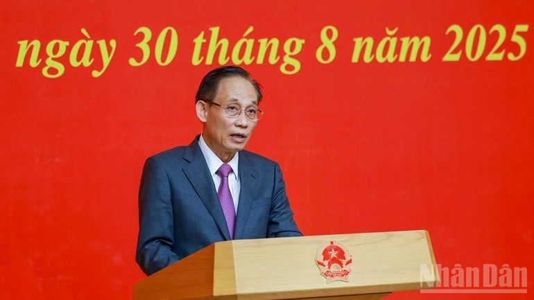 Đồng chí Lê Hoài Trung phát biểu ý kiến tại buổi lễ. (Ảnh: Trần Hải) ndo_br_a4-5646.jpg