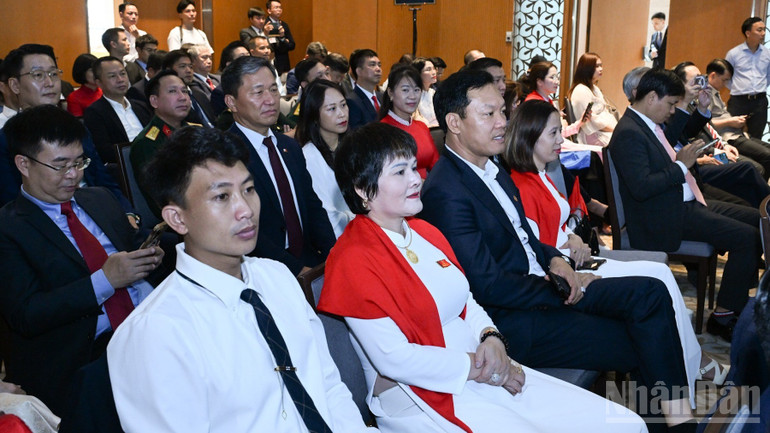 Đại diện lãnh đạo các tập đoàn, doanh nghiệp tham dự hội nghị. (Ảnh: Trần Hải) Đại diện lãnh đạo các tập đoàn, doanh nghiệp tham dự hội nghị. (Ảnh: Trần Hải)