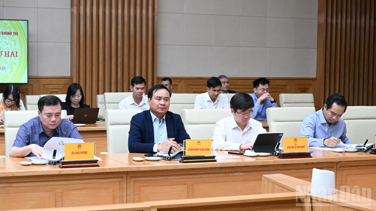 Lãnh đạo các bộ, ngành, cơ quan, đơn vị tham dự phiên họp. (Ảnh: Trần Hải) Lãnh đạo các bộ, ngành, cơ quan, đơn vị tham dự phiên họp. (Ảnh: Trần Hải)