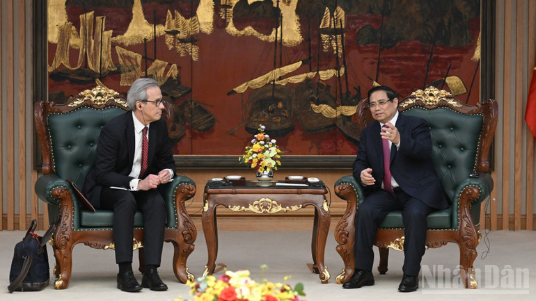 Thủ tướng Chính phủ Phạm Minh Chính tiếp Đoàn thanh tra của Ủy ban châu Âu (EC) do ông Fernando Andresen Guimaraes, Vụ trưởng Vụ Quản trị Đại dương quốc tế và Nghề cá bền vững làm Trưởng đoàn. (Ảnh: TRẦN HẢI)