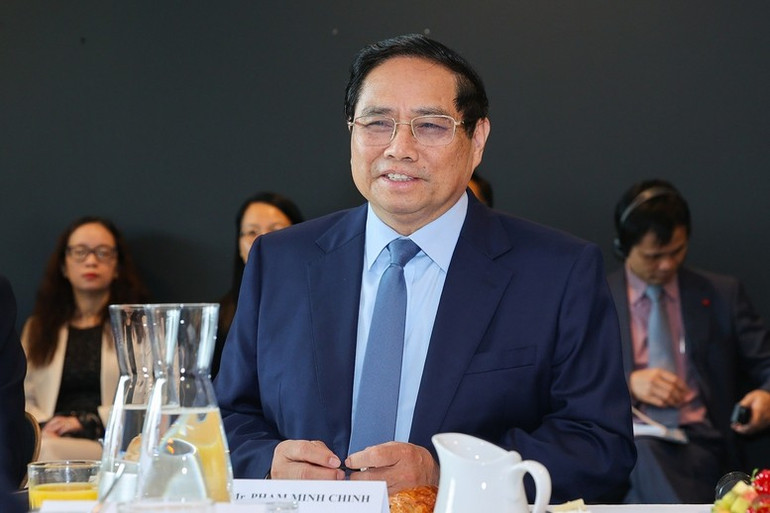 Thủ tướng Phạm Minh Chính khẳng định, Chính phủ Việt Nam luôn đồng hành, lắng nghe, hỗ trợ và tạo mọi điều kiện thuận lợi để cộng đồng doanh nghiệp nói chung và các nhà đầu tư nước ngoài, trong đó có doanh nghiệp Thụy Điển nói riêng đầu tư thành công, bền vững, lâu dài ở Việt Nam. (Ảnh: NHẬT BẮC/VGP) an3.jpg